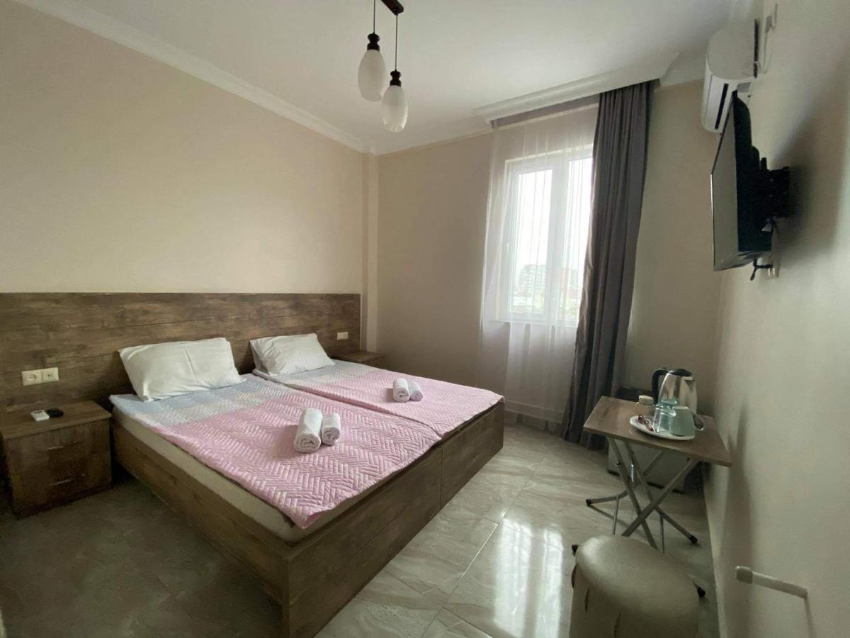 Family Hotel Batumi Luaran gambar