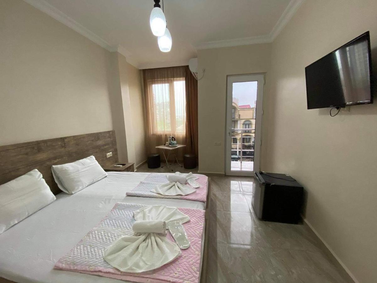 Family Hotel Batumi Luaran gambar