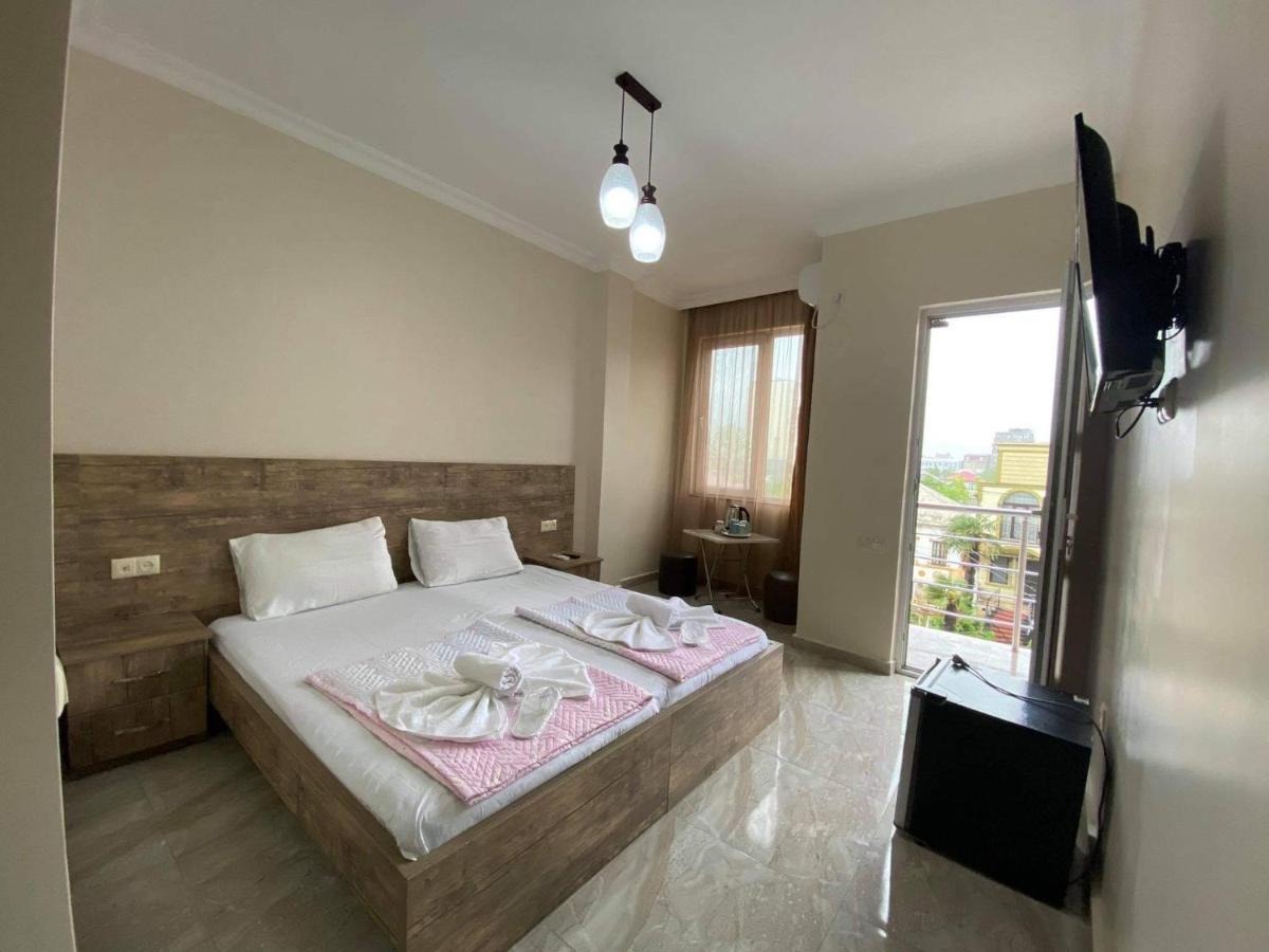 Family Hotel Batumi Luaran gambar