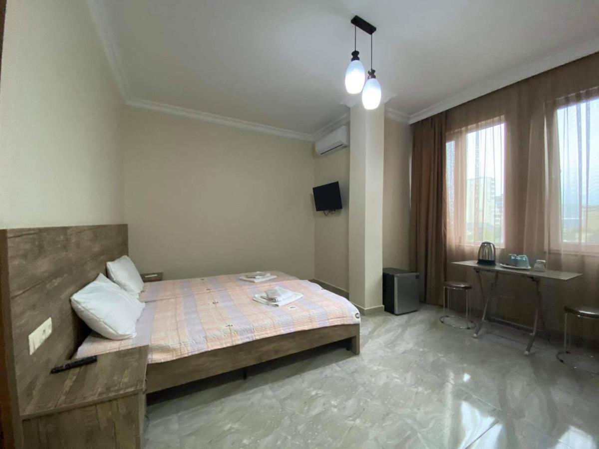 Family Hotel Batumi Luaran gambar
