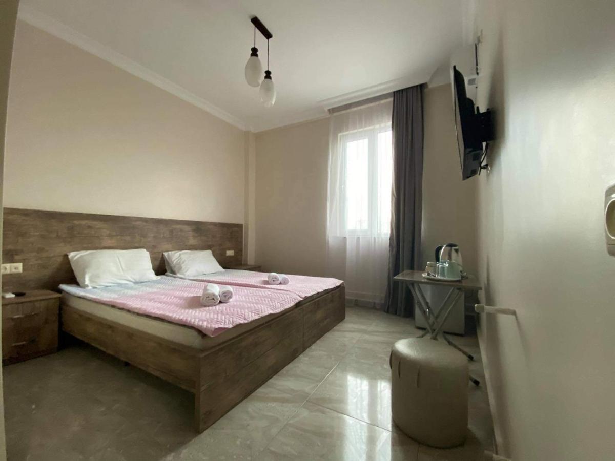 Family Hotel Batumi Luaran gambar
